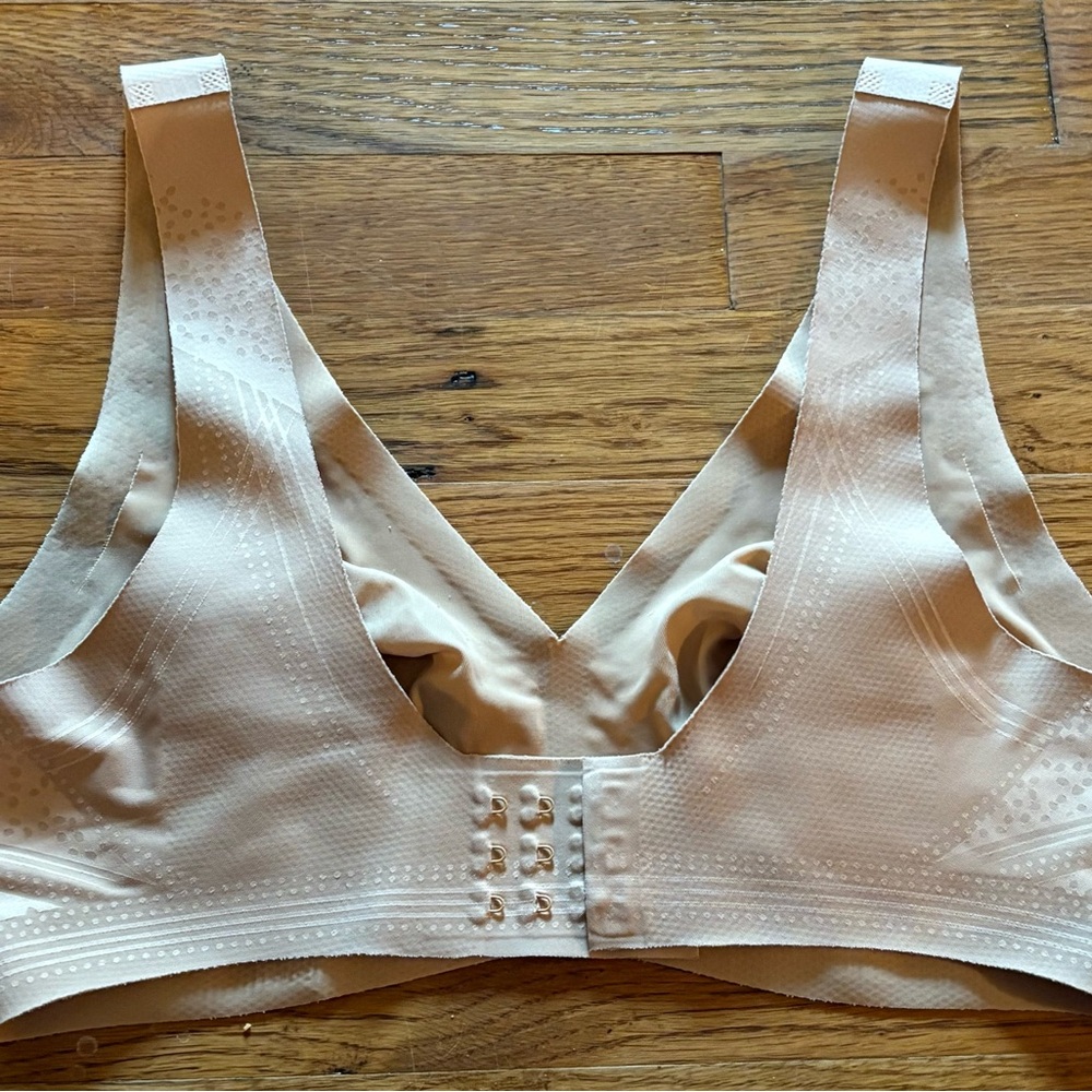 Sloggi Zero Feel Bra, Size Medium, Euc - image 2